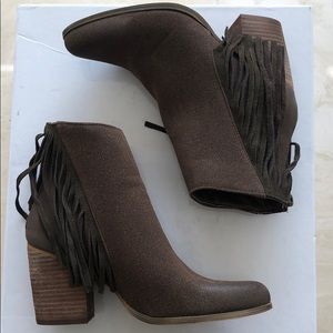 NWOT! Cathy Jean Fringe Boots